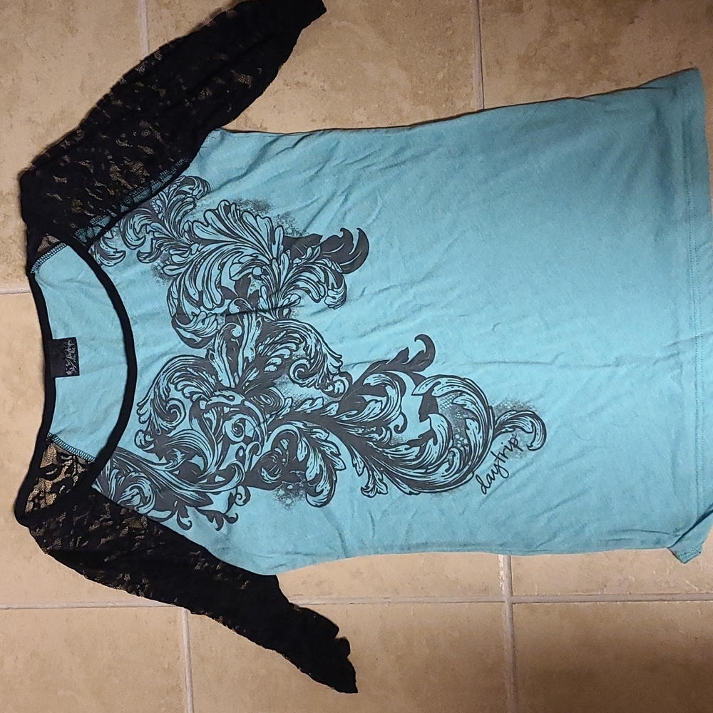 Shirt with lace 3/4 sleeves size Medium
